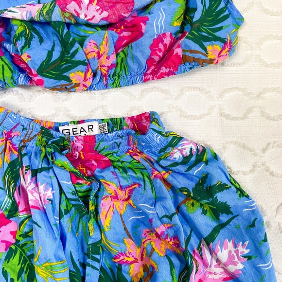 Two piece Set - Picture 2 of 3